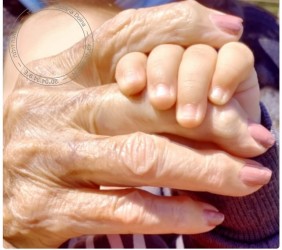 Lea and Bar Weissberger, 96 years and 4 months, great-grandmother and great-granddaughter. Bar is the great-granddaughter of Samuel and Hana Weissberger from Mszana Dolna. 2021