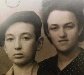 10
.	Miriam and Shalom, Szabtai’s children in Kraków after the war