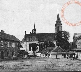 7. Town market in Mszana Dolna, the beginning of 20th century. Buchsbaums’ house and so-called ‘town hall’ where a few Jewish families used to live. 