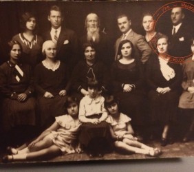 17. Schwitzer family; photo from the archive of Helen Krag 