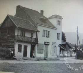 The rabbi and his family were supposed to live in this building, at Market Square no. 11. Source: Yad Vashem.