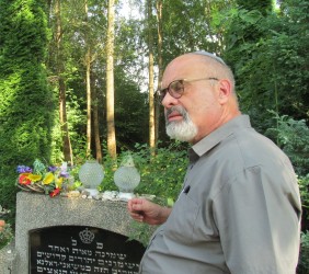 Saul Chapnick, Mass grave of the Jews  Mszana Dolna 